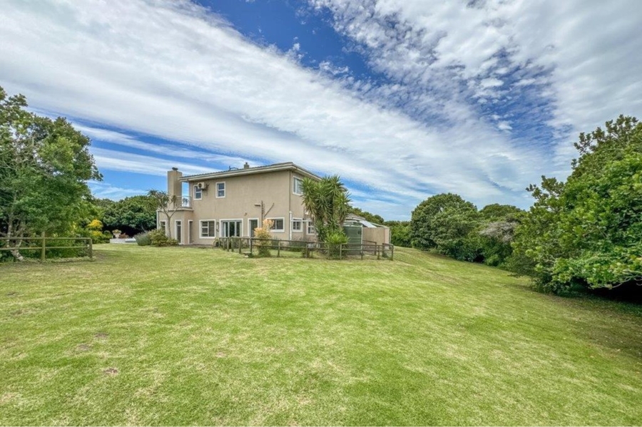 4 Bedroom Property for Sale in Lovemore Park Eastern Cape